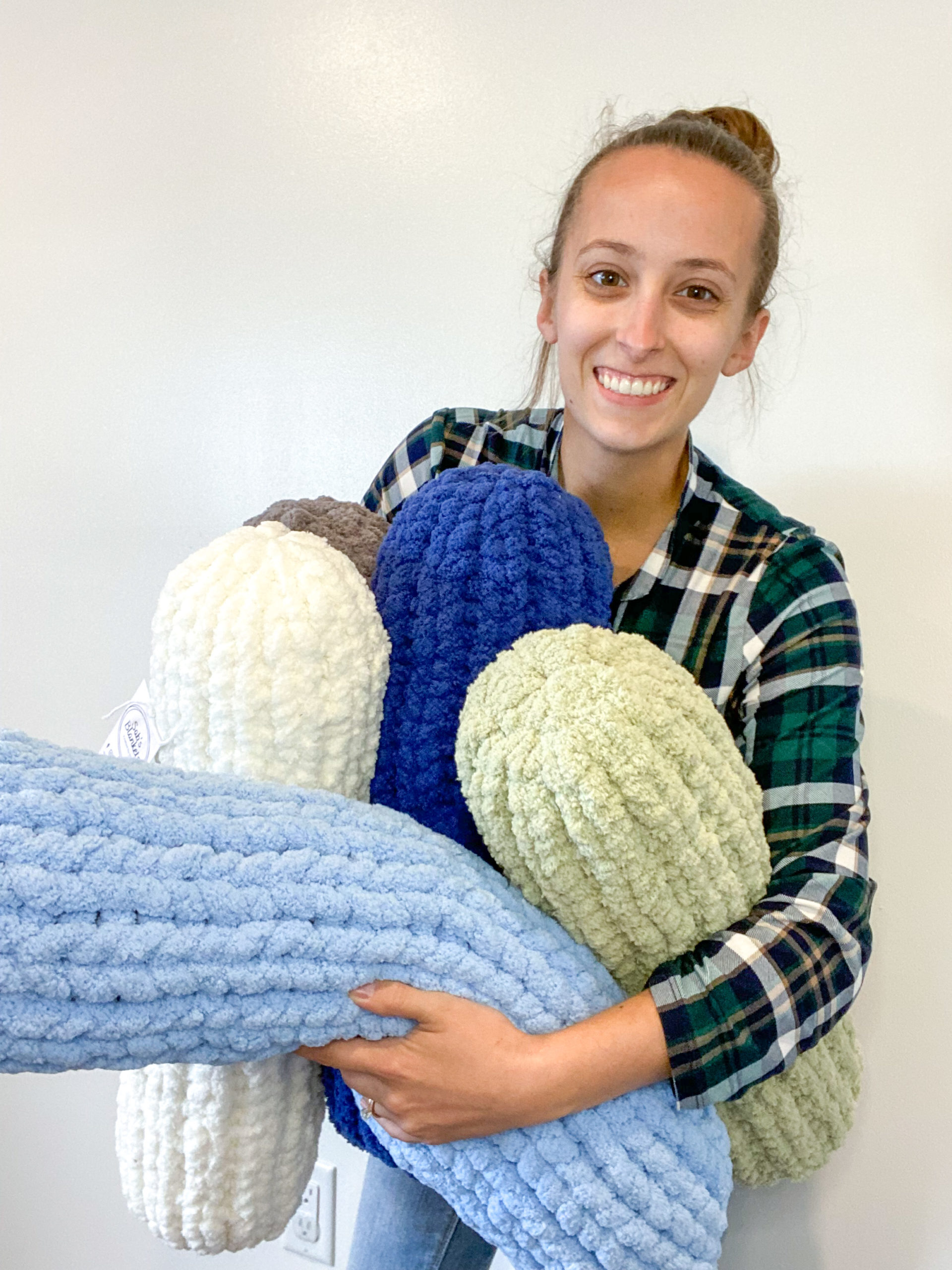 Round Pillow, Tube yarn Pillow  Knitted pouf, Knitting kits, Yarn